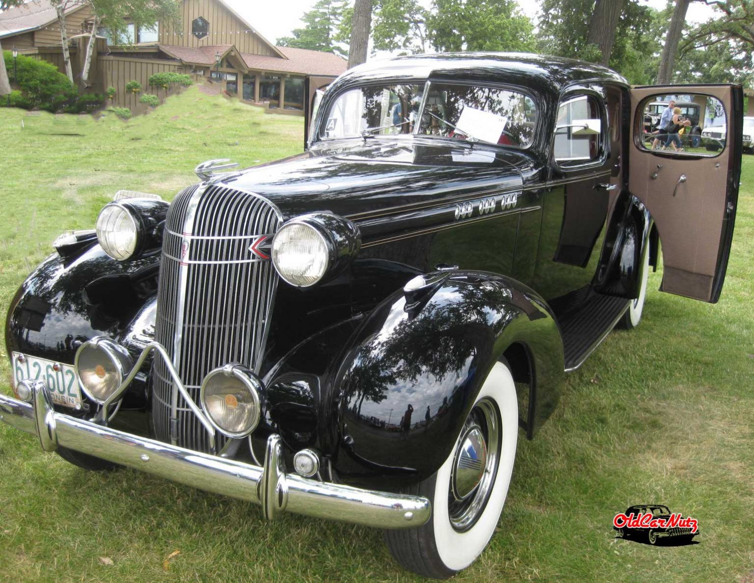 Cars of the 1930s - Striking Classic Cars of the 1930s - OldCarNutz.com